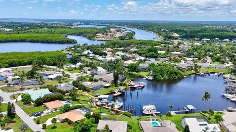 702 Se Adams Court Port Saint Lucie FL 34984