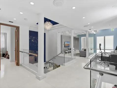 3917 S Le Jeune Road Miami FL 33146