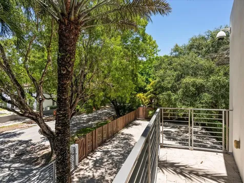 3917 S Le Jeune Road Miami FL 33146