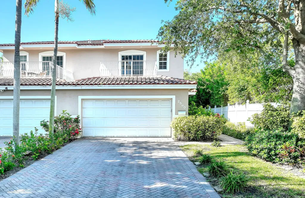 2560 Ne 11th Street Pompano Beach FL 33062