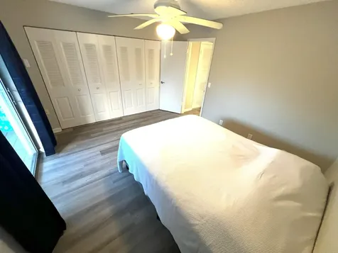 687 Durham Y Deerfield Beach FL 33442