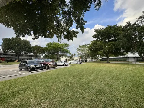 687 Durham Y Deerfield Beach FL 33442