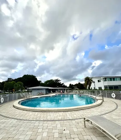 687 Durham Y Deerfield Beach FL 33442