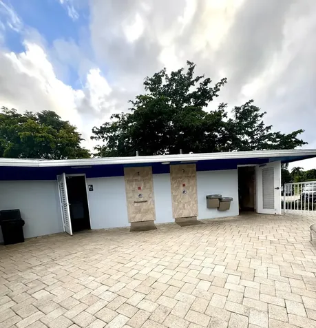 687 Durham Y Deerfield Beach FL 33442