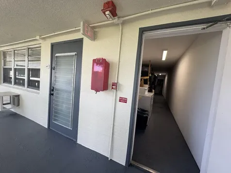 687 Durham Y Deerfield Beach FL 33442