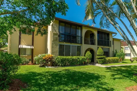 318 Pine Ridge Circle Greenacres FL 33463