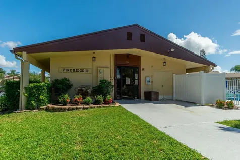 318 Pine Ridge Circle Greenacres FL 33463