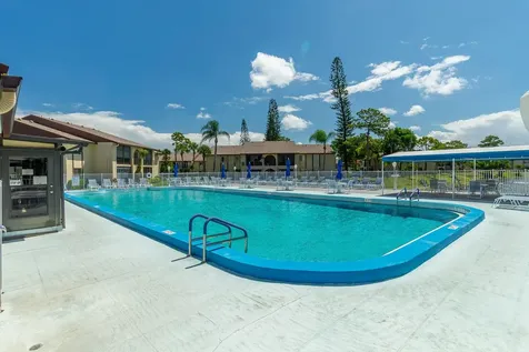 318 Pine Ridge Circle Greenacres FL 33463