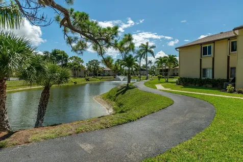 318 Pine Ridge Circle Greenacres FL 33463