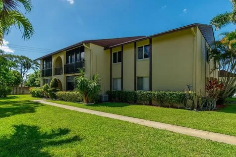 318 Pine Ridge Circle Greenacres FL 33463