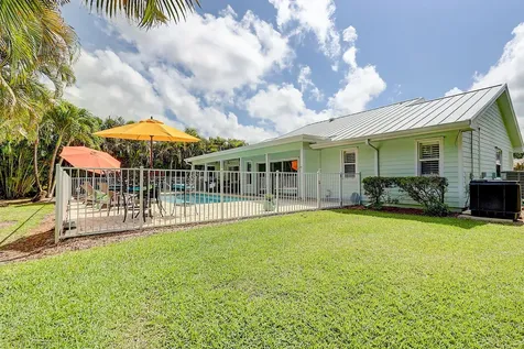 3824 Se Fairway Stuart FL 34997