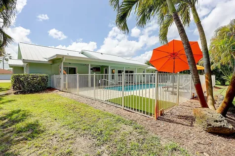3824 Se Fairway Stuart FL 34997