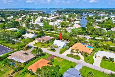 3824 Se Fairway Stuart FL 34997