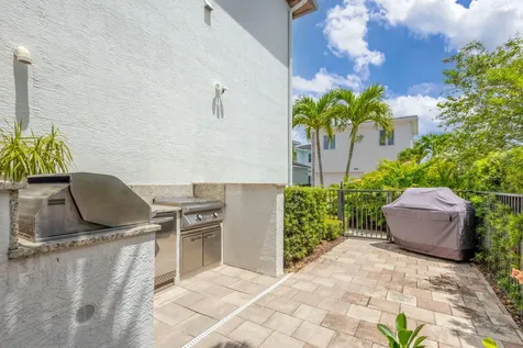5041 Grandiflora Road Palm Beach Gardens FL 33418
