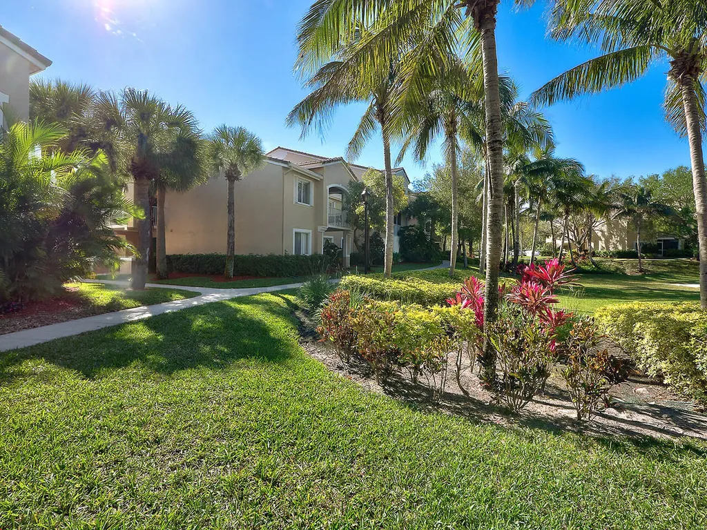 284 Village Boulevard Tequesta FL 33469