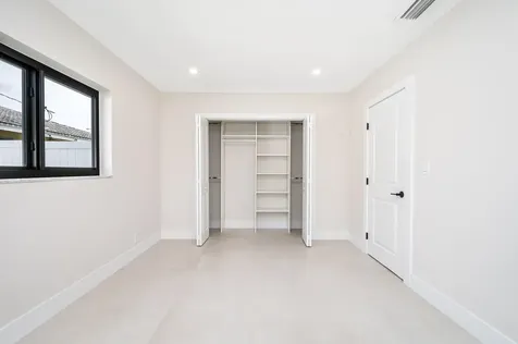 1182 Sw 7th Street Boca Raton FL 33486