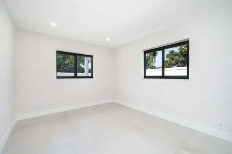 1182 Sw 7th Street Boca Raton FL 33486
