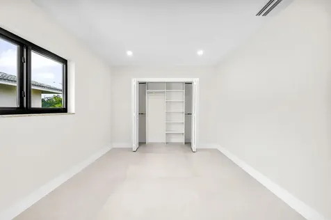1182 Sw 7th Street Boca Raton FL 33486