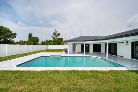 1182 Sw 7th Street Boca Raton FL 33486
