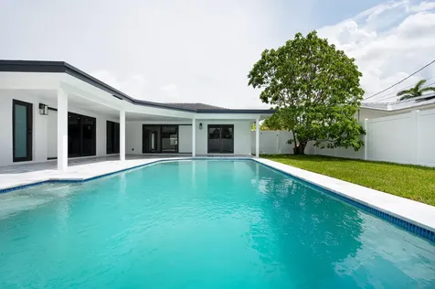 1182 Sw 7th Street Boca Raton FL 33486