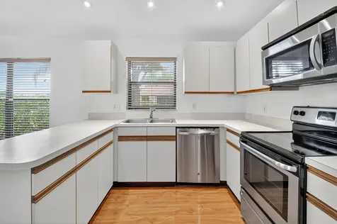 73 Via De Casas Norte Boynton Beach FL 33426