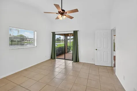 73 Via De Casas Norte Boynton Beach FL 33426