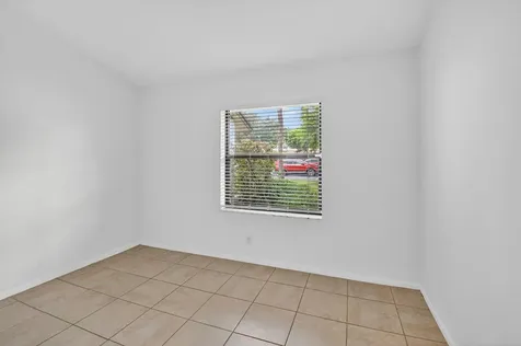 73 Via De Casas Norte Boynton Beach FL 33426