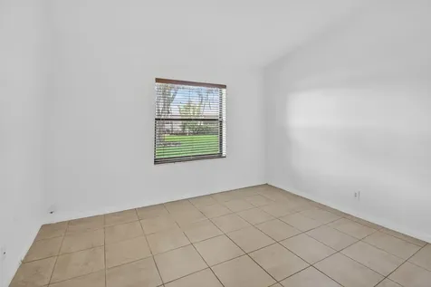 73 Via De Casas Norte Boynton Beach FL 33426