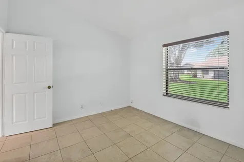 73 Via De Casas Norte Boynton Beach FL 33426