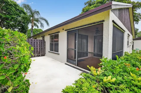73 Via De Casas Norte Boynton Beach FL 33426
