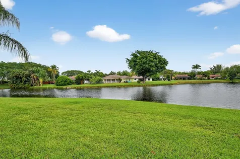 73 Via De Casas Norte Boynton Beach FL 33426