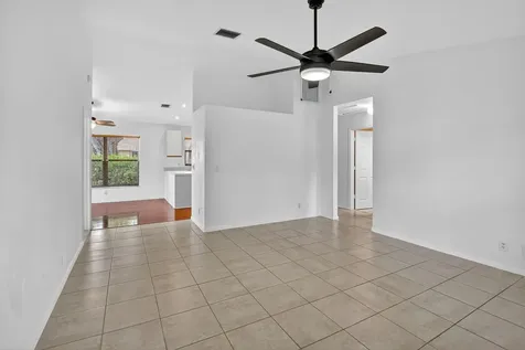 73 Via De Casas Norte Boynton Beach FL 33426