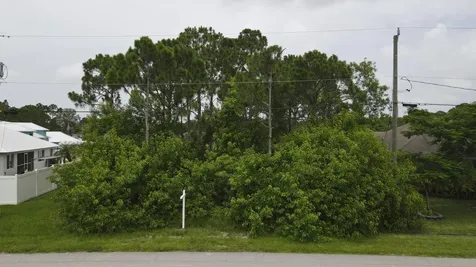 5522 NW Cordrey Street Port Saint Lucie FL 34986