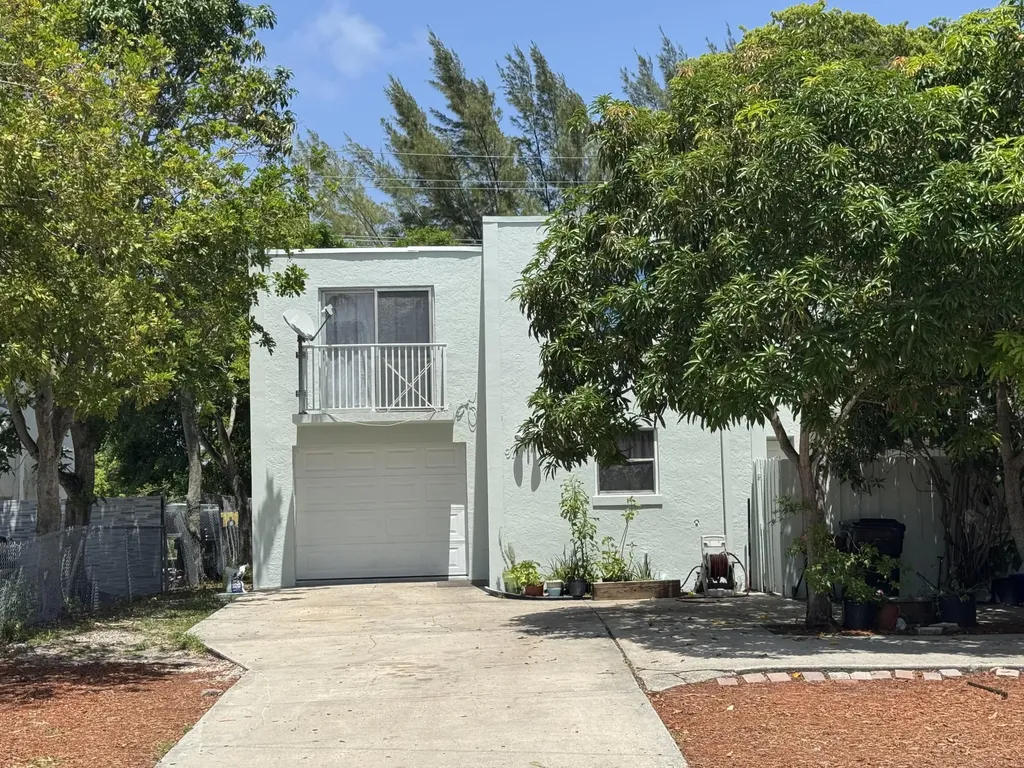 910 N F Street Lake Worth Beach FL 33460