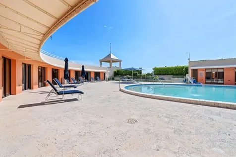 2 N Breakers Row Palm Beach FL 33480