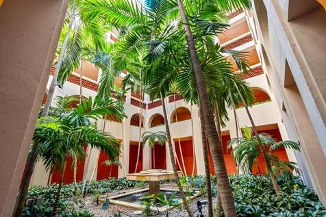 2 N Breakers Row Palm Beach FL 33480