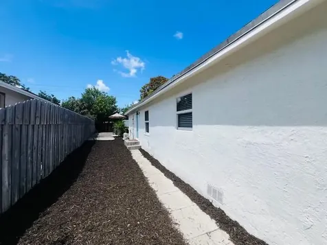181 Ne 15th Terrace Boca Raton FL 33432
