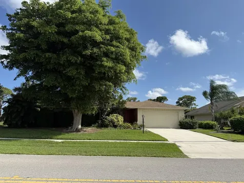 2507 Canterbury Drive West Palm Beach FL 33407