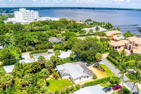 804 Se Riverside Drive Stuart FL 34994