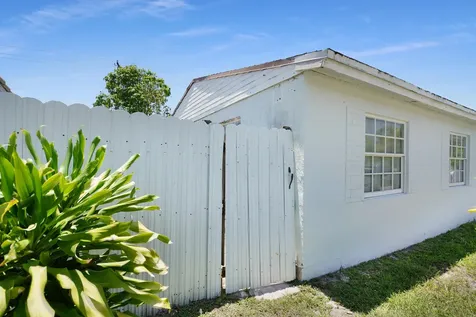 1395 Sw 46 Th Avenue Fort Lauderdale FL 33317