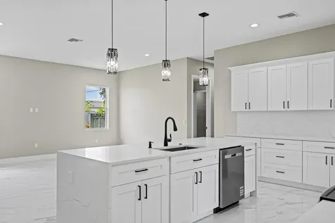 3257 Se West Snow Road Port Saint Lucie FL 34984