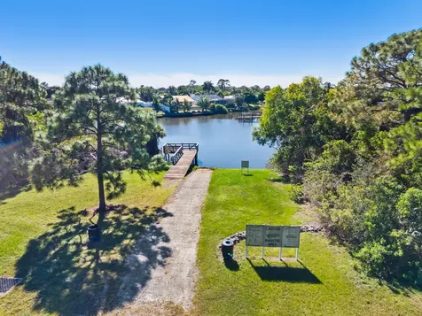 624 Ne Bent Paddle Lane Port Saint Lucie FL 34983