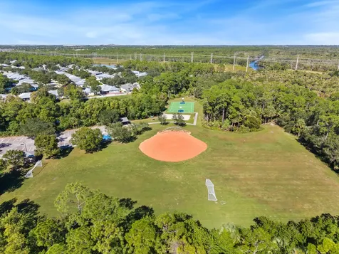 624 Ne Bent Paddle Lane Port Saint Lucie FL 34983
