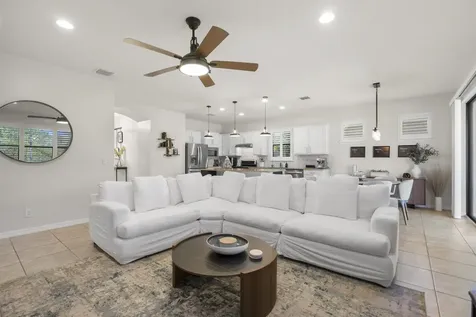 560 Se Monet Drive Port Saint Lucie FL 34984