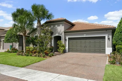 560 Se Monet Drive Port Saint Lucie FL 34984