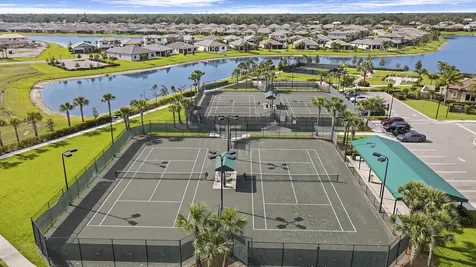 560 Se Monet Drive Port Saint Lucie FL 34984