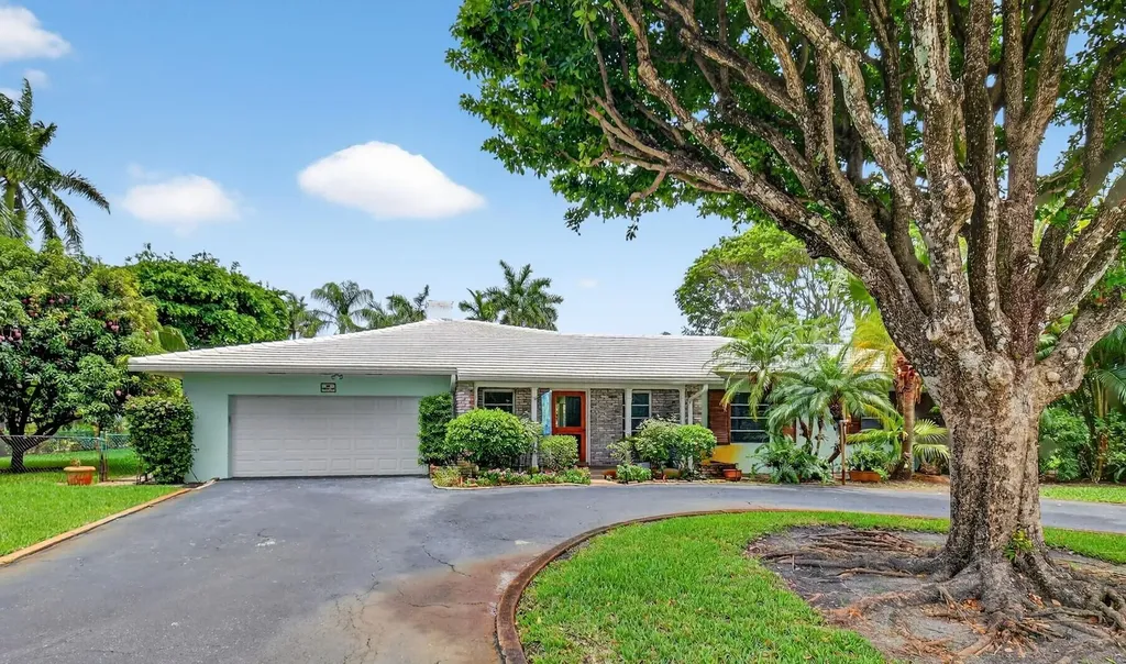 1095 Hibiscus Lane Delray Beach FL 33444
