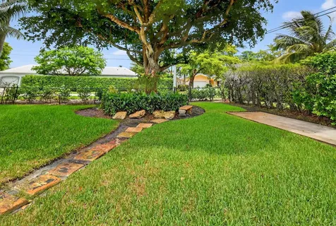 1095 Hibiscus Lane Delray Beach FL 33444