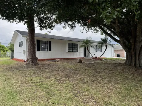 412 Ne Midvale Street Port Saint Lucie FL 34983