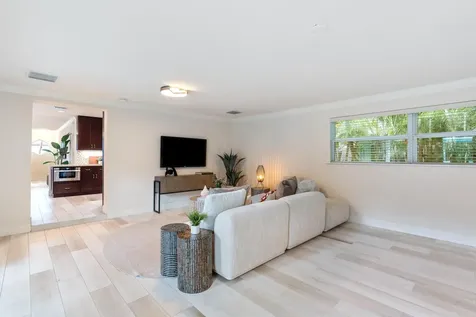 211 Nw 17th Street Delray Beach FL 33444